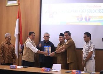 Buku Sejarah Kota Solok 1956-2018 Dibedah, Wawako Hanturkan Apresiasi