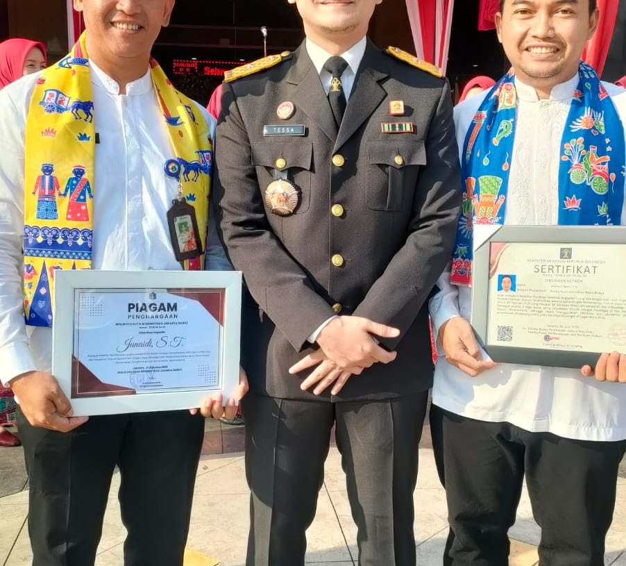 Lurah Rawa Buaya Maknai HUT RI ke-80, Dapat Piagam Penghargaan dari Wali Kota Jakbar