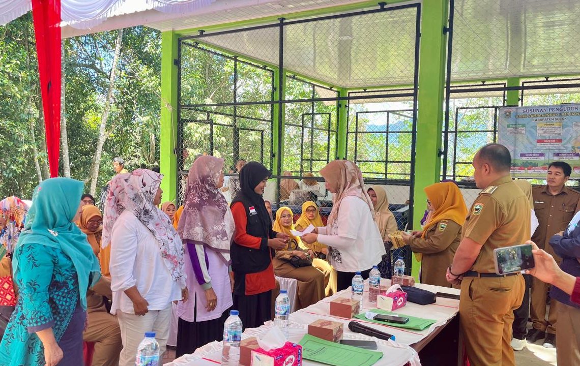 Bunda Lingkungan Hidup Kabupaten Solok Jadi Narasumber Sosialisasi Operasional Bank Sampah