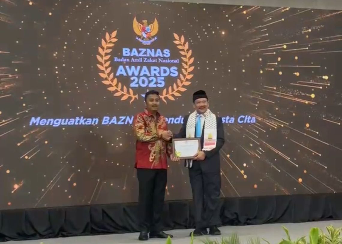 Pemprov Sumbar Terima Penghargaan Kepala Daerah Pendukung Gerakan Zakat dari Baznas Award 2025