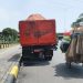 Truk Sampah Parkir Liar di Jembatan 2 Kalijodo, Warga Resah Bau Busuk