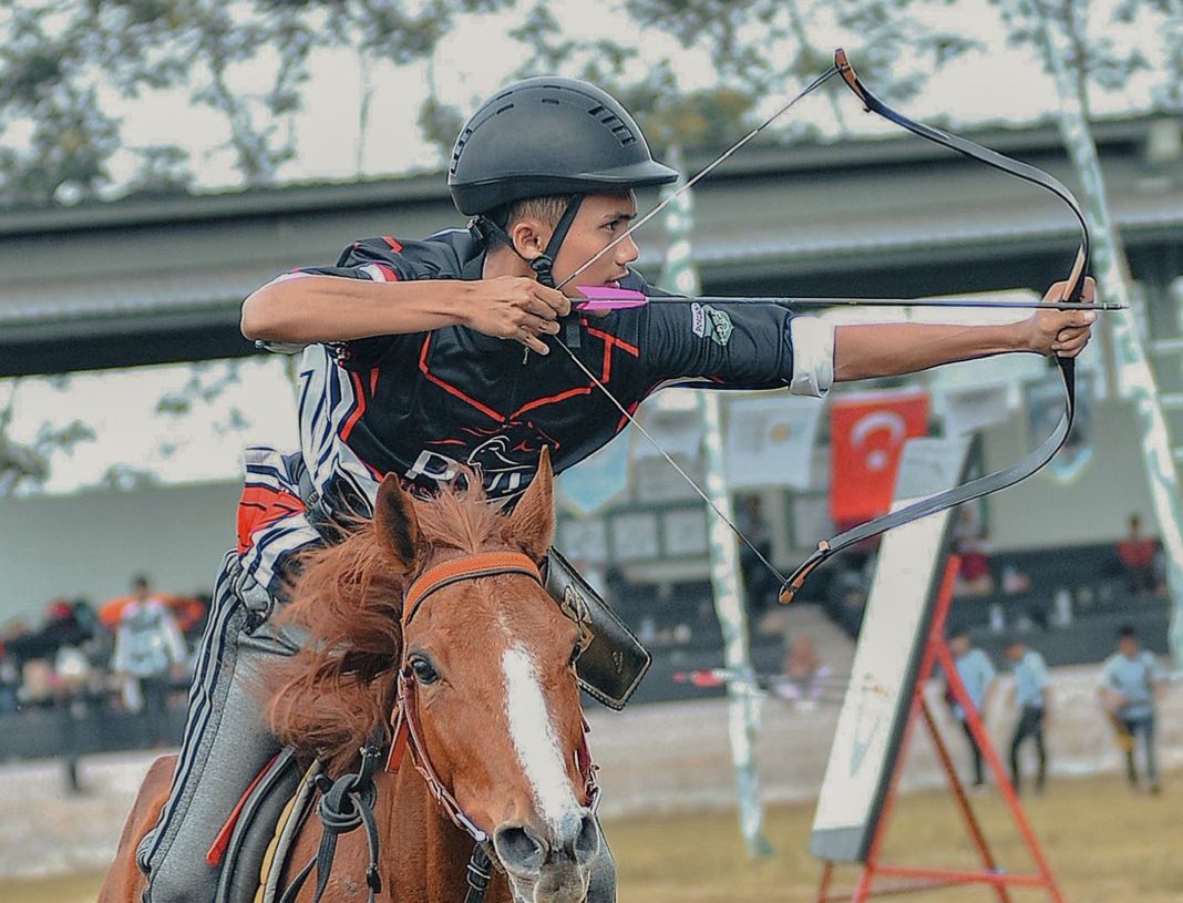 Atlet Horseback Archery Padang Pariaman Azral Mardin Siap Berlaga di IHAA World Championship 2025