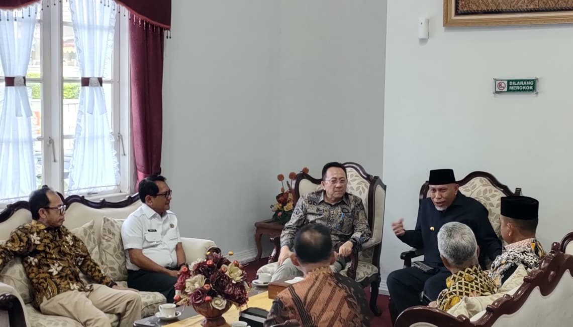 Hadiri Peluncuran Buku Autobiografi H. Zainal Bakar, JKA Sebut Sosok yang Menginspirasi