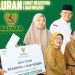 Wabup Dharmasraya Serahkan Bantuan Biaya Kuliah Luar Negeri