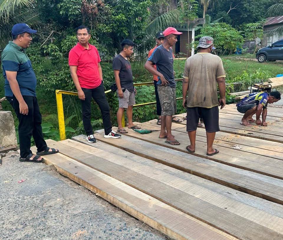 Jembatan Anjolai, antara Swadaya Dipelintir dan CSR yang Terlupakan