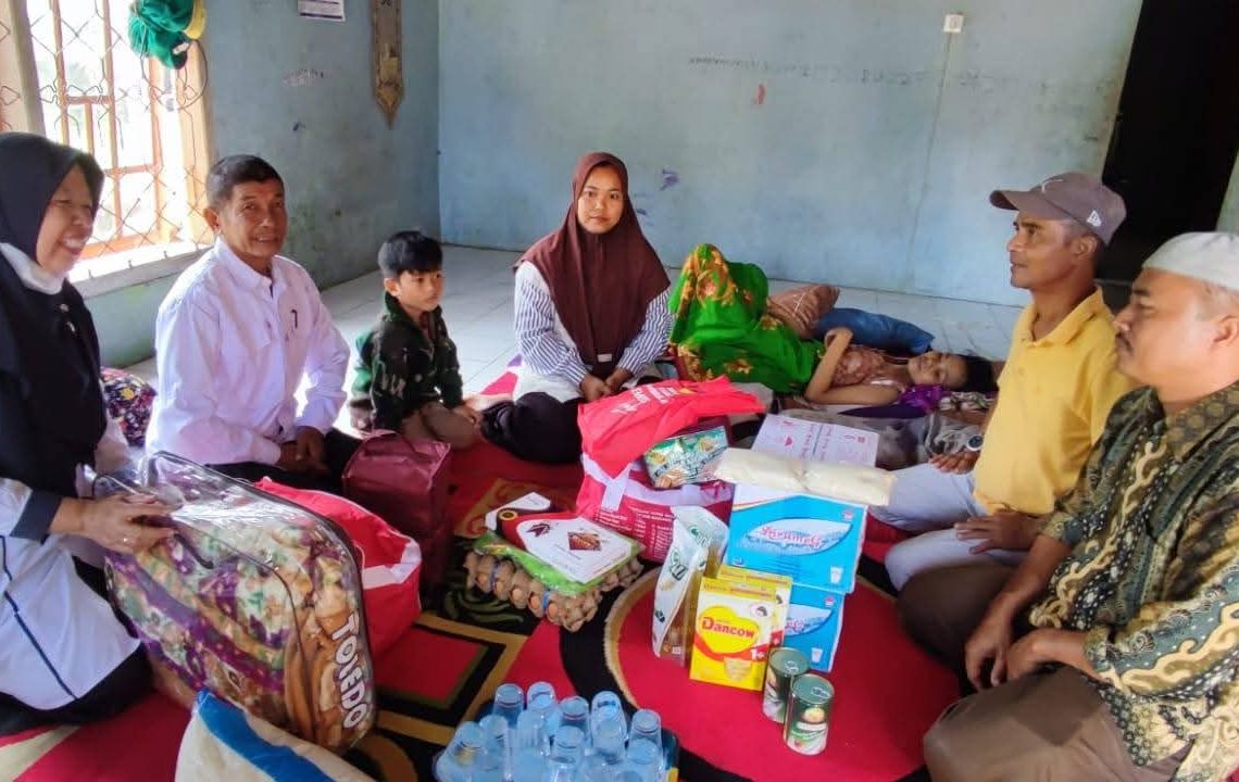 𝐃𝐚𝐫𝐢 𝐏𝐞𝐬𝐚𝐧 𝐌𝐞𝐬𝐬𝐞𝐧𝐠𝐞𝐫 𝐄𝐥𝐬𝐢, 𝐁𝐮𝐩𝐚𝐭𝐢 𝐀𝐧𝐧𝐢𝐬𝐚 𝐒𝐚𝐥𝐮𝐫𝐤𝐚𝐧 𝐁𝐚𝐧𝐭𝐮𝐚𝐧 𝐛𝐚𝐠𝐢 𝐈𝐛𝐮 𝐓𝐮𝐧𝐠𝐠𝐚𝐥 𝐏𝐞𝐧𝐝𝐞𝐫𝐢𝐭𝐚 𝐓𝐮𝐛𝐞𝐫𝐤𝐮𝐥𝐨𝐬𝐢𝐬