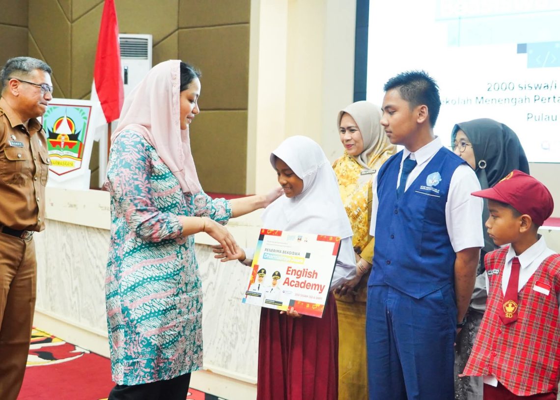 Bupati Annisa Launching Program Beasiswa Dharmasraya Juara 2025