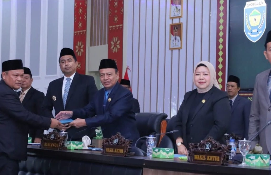 Bupati dan Wakil Bupati OKU Selatan Hadiri Rapat Paripurna DPRD OKU Selatan
