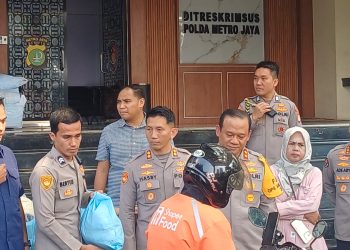 Polda Metro Jaya Gelar Bakti Sosial untuk Pengemudi Ojek Online