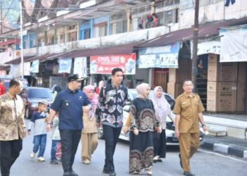 Kreativitas dan Semangat Kebangsaan Mewarnai Pawai Alegoris HUT RI ke-80 di Sawahlunto
