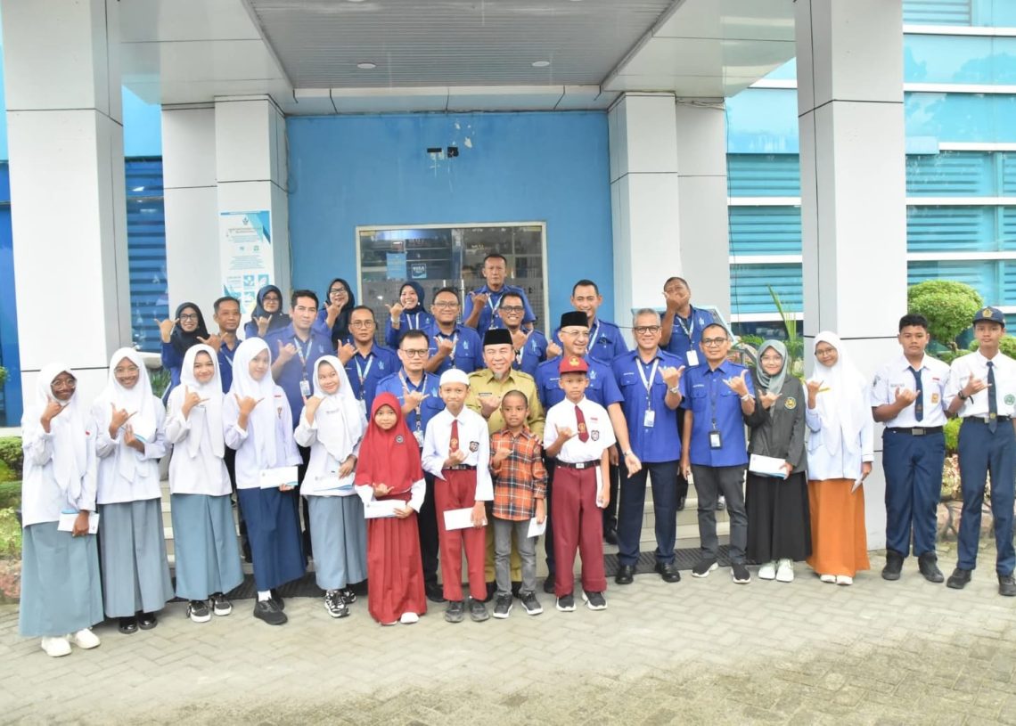 Wawako Maigus Bangga, 137 Anak Karyawan Perumda Air Minum Raih Beasiswa