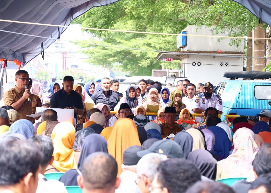 Pemko Payakumbuh Salurkan Bantuan Tunai bagi Pedagang Korban Kebakaran Pasar Blok Barat