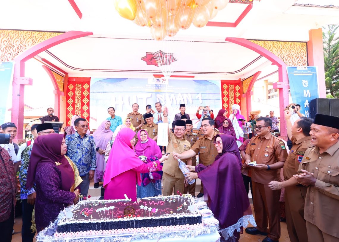 HUT ke-70 SMAN 1 Payakumbuh, Walikota Payakumbuh Berikan Semangat Baru bagi Civitas Ekademika