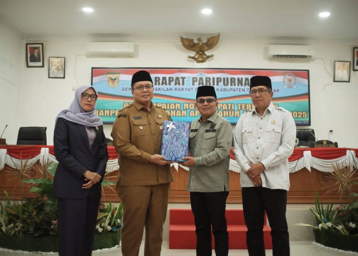Bupati Tanah Datar Sampaikan Nota Penjelasan Terhadap Ranperda APBD Perubahan 2025