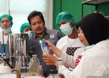 Aroma Harapan Baru : Klien Pemasyarakatan Bapas Jakbar Dilatih Jadi Barista Handal