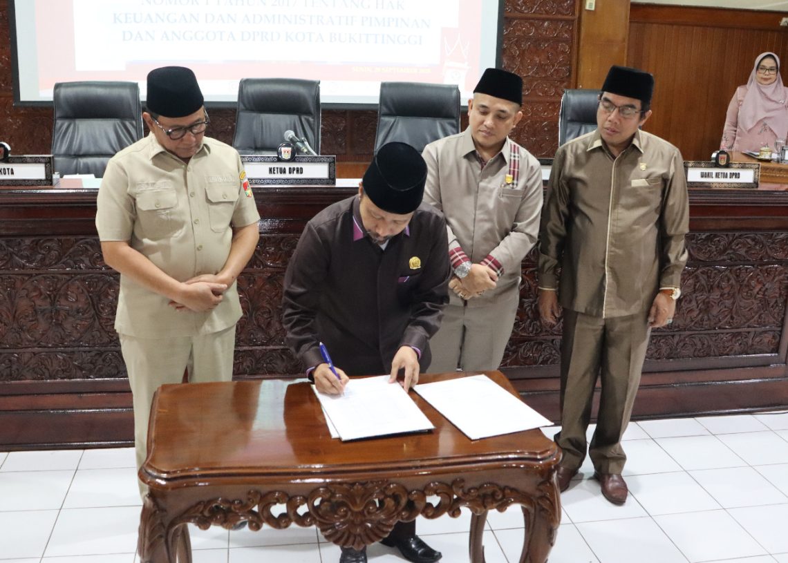 Perubahan APBD 2025 Disahkan DPRD Bukittinggi, Walikota Ramlan : Tidak Sekedar Formalitas Angka