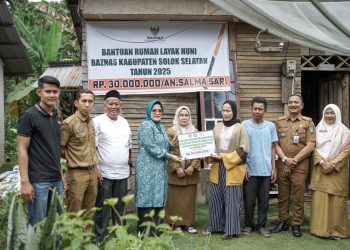 TP-PKK Solok Selatan Gandeng Baznas Salurkan Bantuan Bedah Rumah
