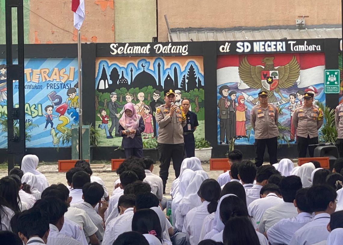 Police Goes To School di SMA Negeri 19 Jakarta, Kapolsek Tambora Ajak Pelajar Jauhi Tawuran dan Narkoba