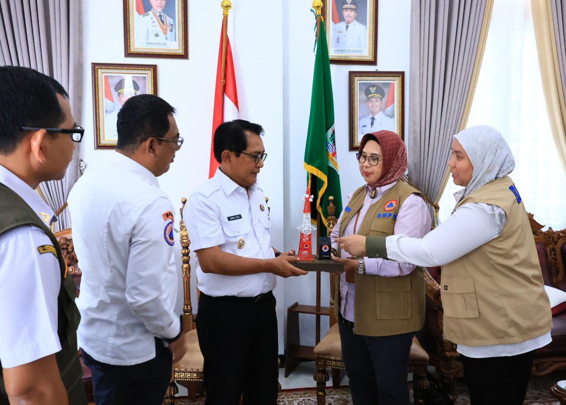 Terima Bantuan Sirine EWS dari BNPB, Bupati JKA Apresiasi