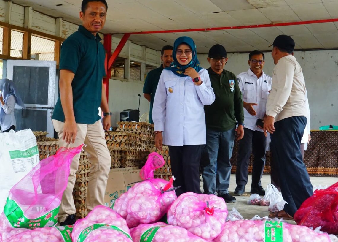 Warga Serbu Gelar Pangan Murah, Wabup Leli Arni: Pemerintah Hadir untuk Rakyat