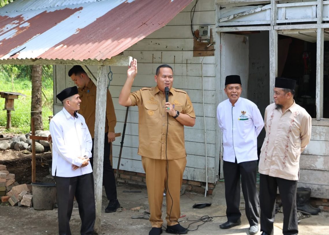 Tiga RTLH Kembali Dibedah Wali Kota Yota Balad