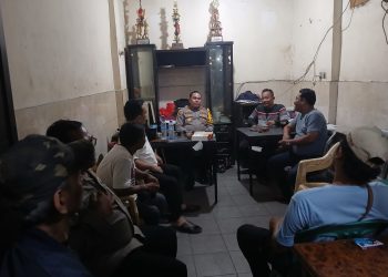 Kapolsek Tambora Sambangi Pos Satkamling Duri Utara, Tekankan Pencegahan Tawuran dan Curanmor