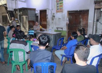 Kapolsek Tambora Sambangi Pos Satkamling RW 08 Kalianyar, Tekankan Sinergi Cegah Tawuran