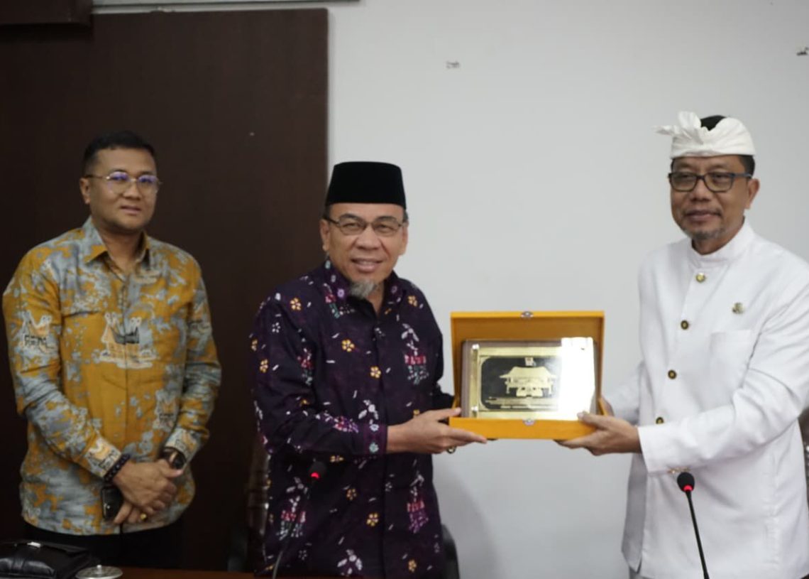 Wawako Padang Studi Tiru ke Bali, Perkuat Penyusunan Perda Adat Nagari