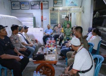 Kapolsek Tambora Sambangi Pos Satkamling, Tekankan Sinergi Jaga Kamtibmas