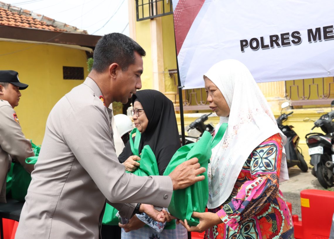 Polres Metro Jakarta Barat Gelar Jumat Peduli, Pererat Kebersamaan Polisi dan Warga