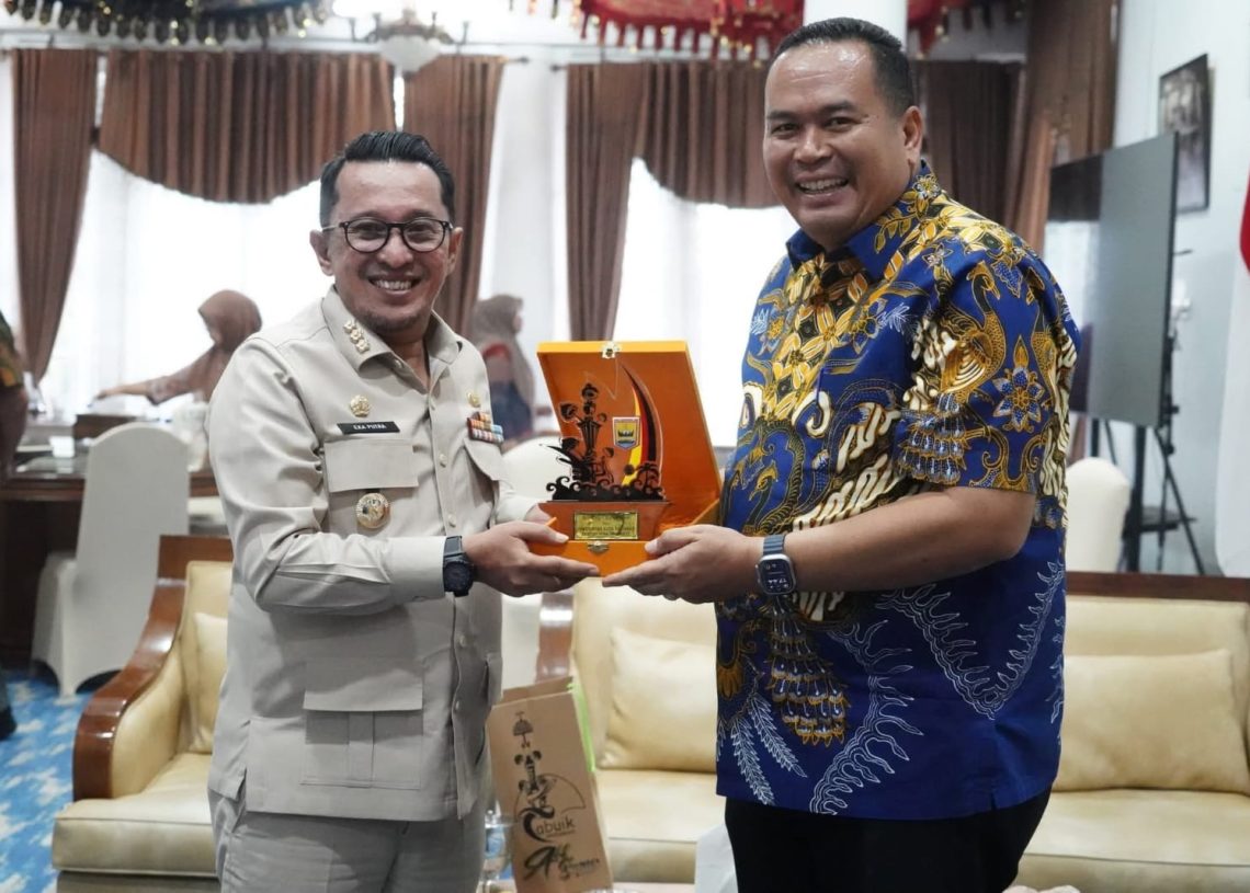 Jajaki Kerjasama, Bupati Tanah Datar Terima Kunjungan Walikota Pariaman