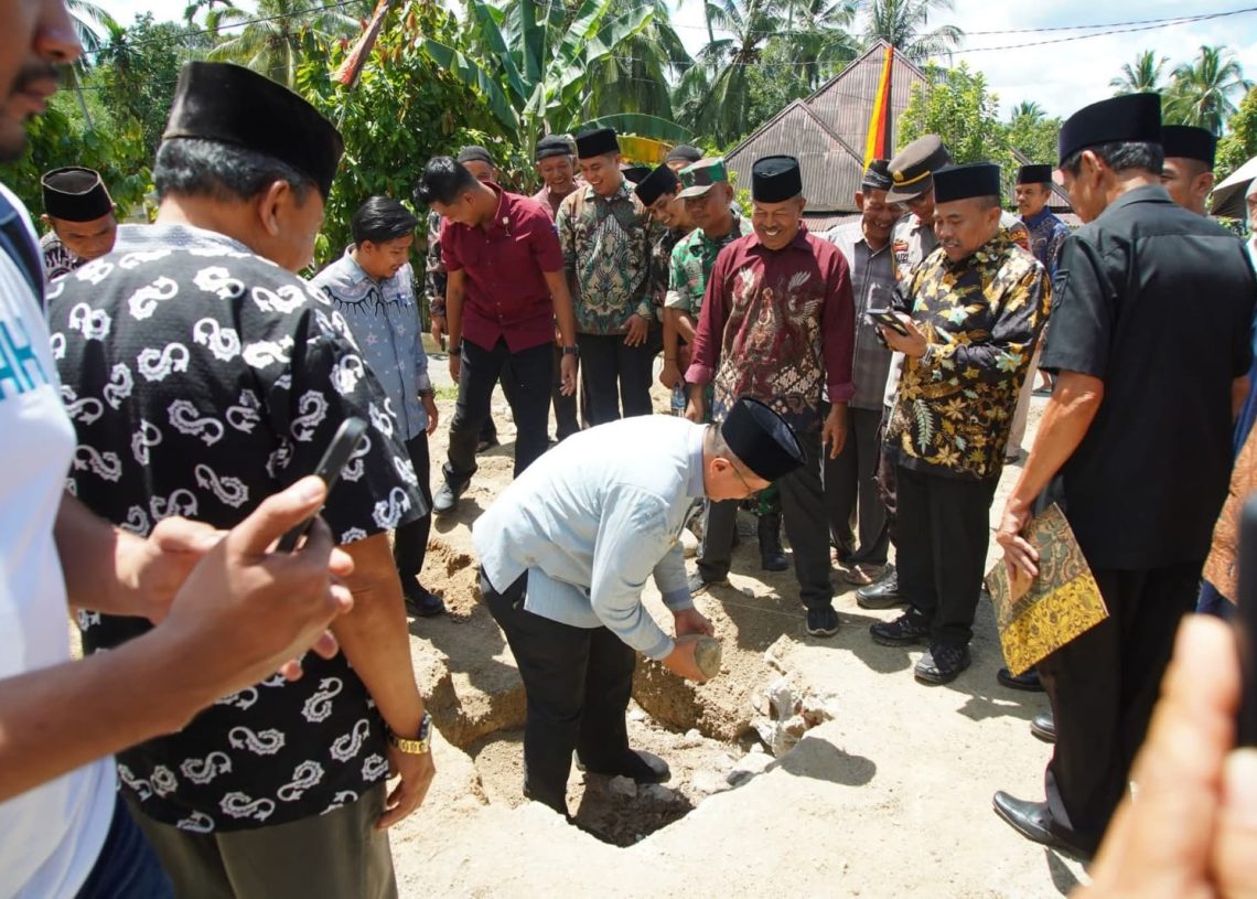 Letakkan Batu Pertama Pembangunan Masjid Raya Buo, Wabup Ingin Masjid Menjadi Pusat Kegiatan Masyarakat