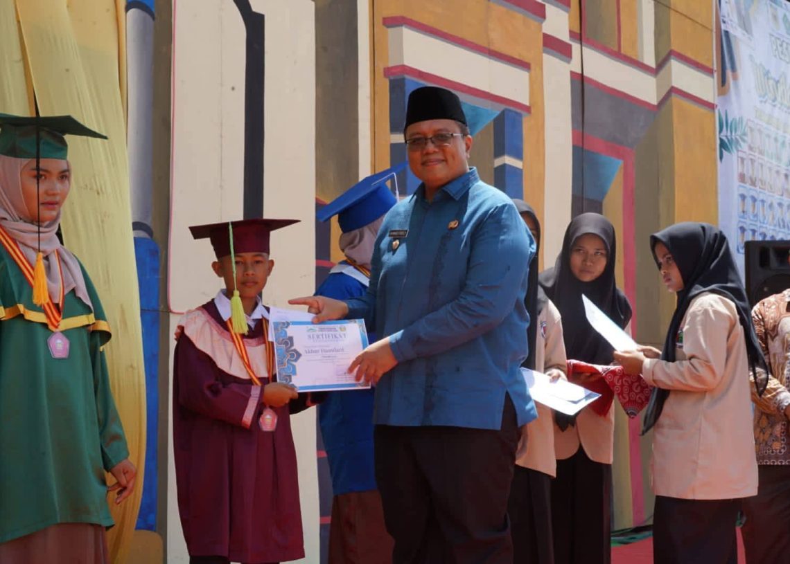 Wabup Tanah Datar Hadiri Wisuda Tahfidz 88 Santri Ponpes Thawalib Tanjung Limau