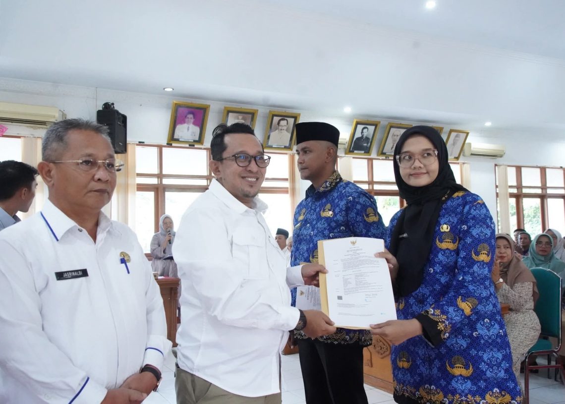 SK 46 CPNS Hasil Seleksi Tahun 2024 Diserahkan Bupati Tanah Datar