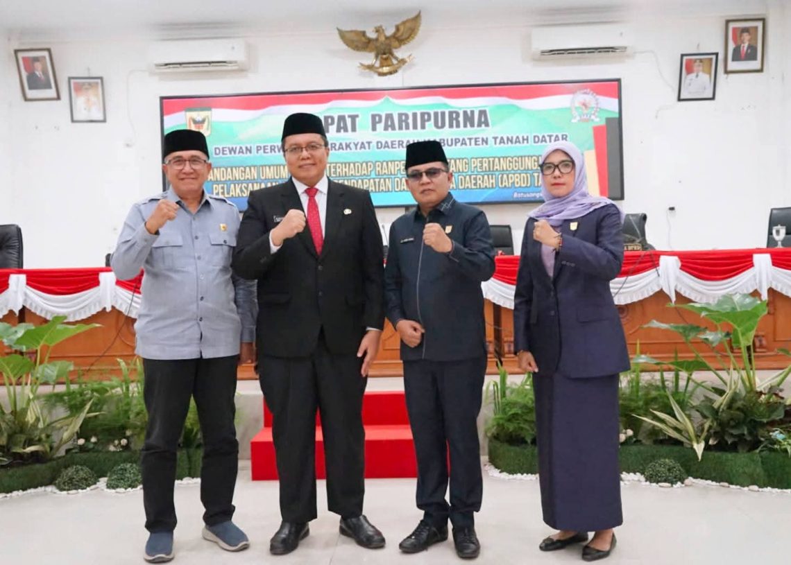 Pandangan Umum Fraksi DPRD Tanah Datar Disampaikan saat Paripurna