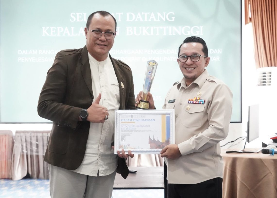 Bupati Tanah Datar Diganjar Penghargaan