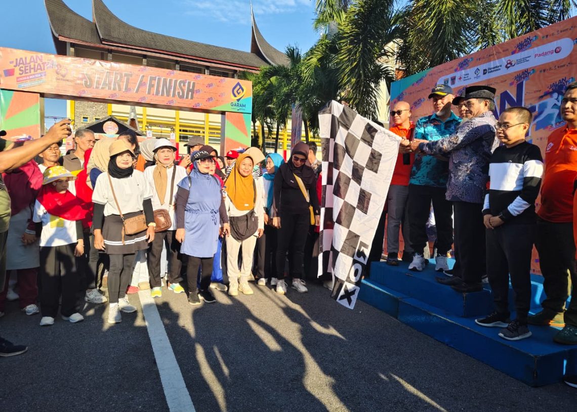 Buka Acara Jalan Santai PT Garam, Gubernur Mahyeldi Dorong Kebugaran Warga