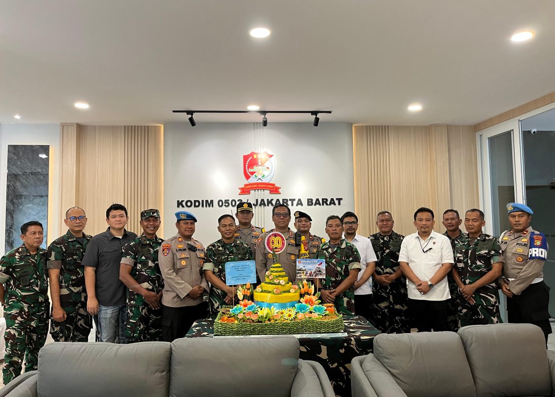 Sinergi TNI-Polri, Polres Metro Jakarta Barat Rayakan HUT TNI ke-80 di Kodim 0503 JB