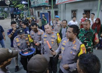 Kapolres Metro Jakarta Barat Sambangi dan Tinjau Pos Satkamling di Angke