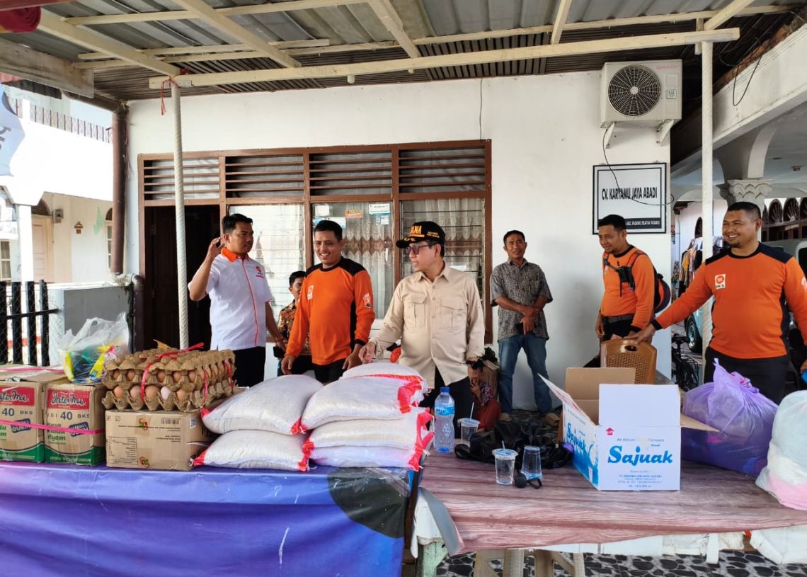 Kebakaran di Pasa Gadang, Pemprov Sumbar Respon Cepat Salurkan 317 Kg Beras untuk Dapur Umum