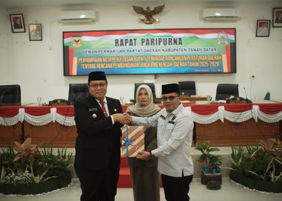 Wabup Sampaikan Penjelasan Ranperda RPJMD 2025-2029 serta Visi dan Misi Pemda Tanah Datar