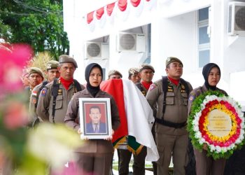 Suasana Sedih dan Duka Warnai Prosesi Bupati dan Wabup Lepas Almarhum Asisten Ekbang ke Peristirahatan Terakhir