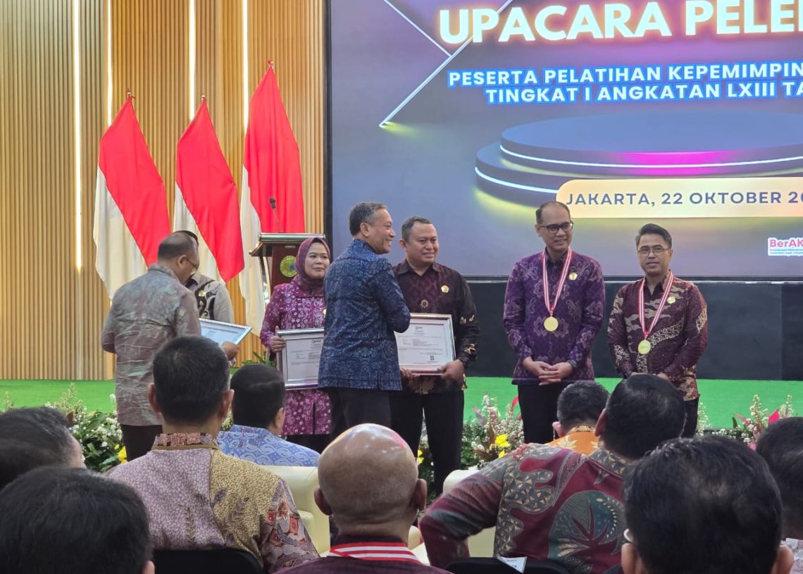 Kepala Kesbangpol Sumbar Raih Peringkat 3 Nasional dalam Proper Expo PKN I LAN RI 2025