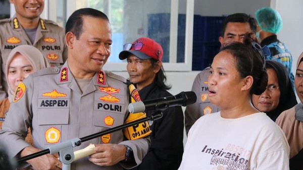 Orangtua Senang Anaknya Dapat MBG dari SPPG Polda Metro: Menu Variatif