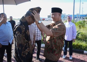 Gubernur Mahyeldi Sambut Kajati Sumbar yang Baru di Bandara Internasional Minangkabau