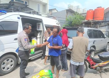 Satlantas Polres Pelabuhan Tanjung Priok Salurkan Beras GPM dari Bulog untuk Warga Jakarta Utara