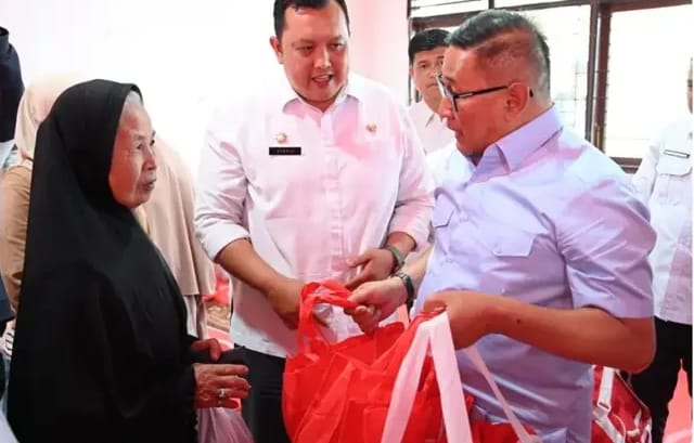 Wako Ramlan Serahkan Bantuan untuk Korban Kebakaran di Kelurahan Birugo