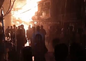 Kebakaran Lahap Cafe Kirana di Tamansari, Petugas Berjibaku Padamkan Api