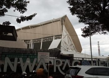 Lapangan Padel di Meruya Selatan Roboh Diterjang Angin Kencang, Beruntung Tak Ada Korban Jiwa