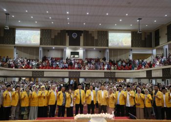 UNP Kukuhkan 587 Guru Profesional, Rektor Tekankan Pentingnya Kompetensi Digital